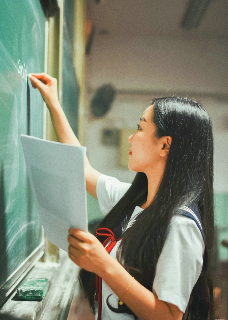 校服长发妹子双马尾清新迷人