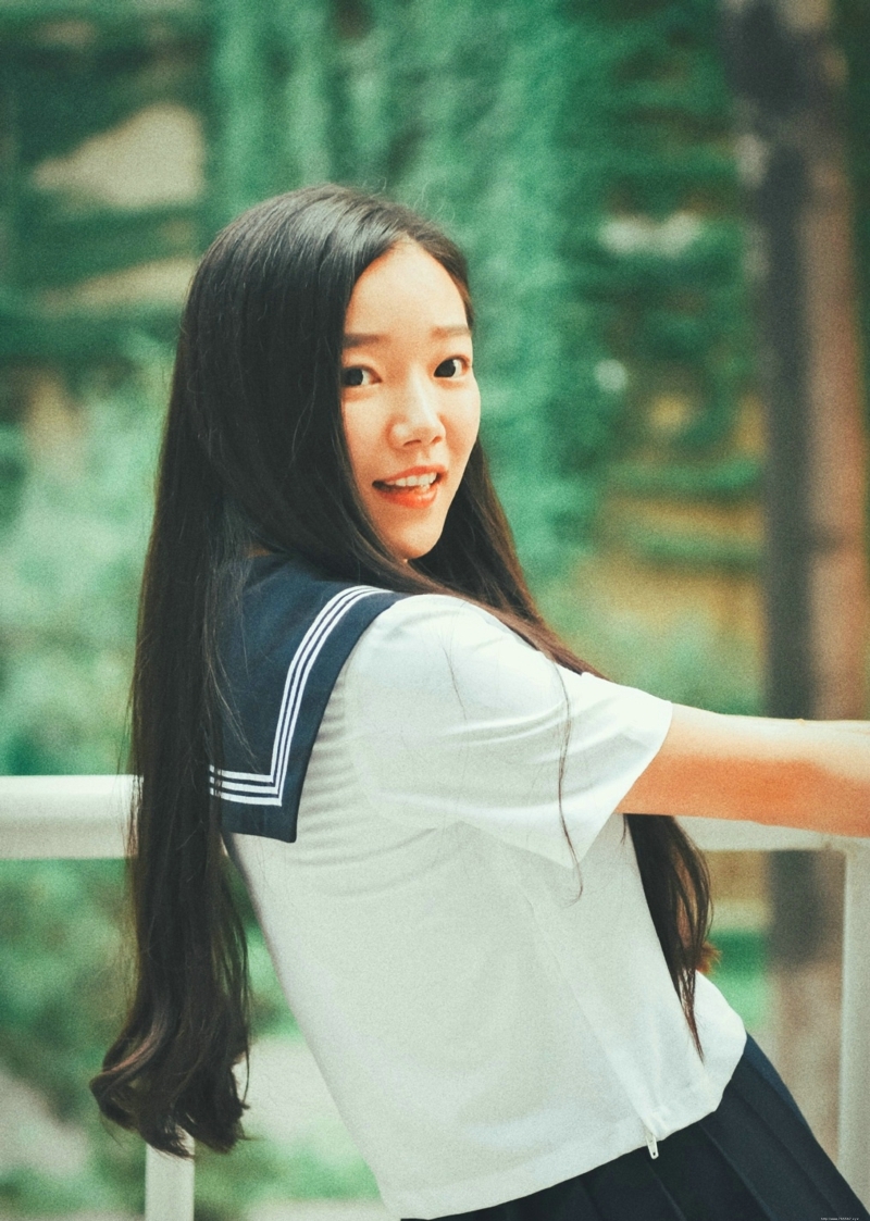 校服长发妹子双马尾清新迷人