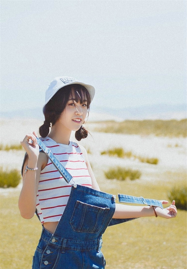 清纯活跃阳光可爱的沙漠绿洲美女甜美迷人户外写真