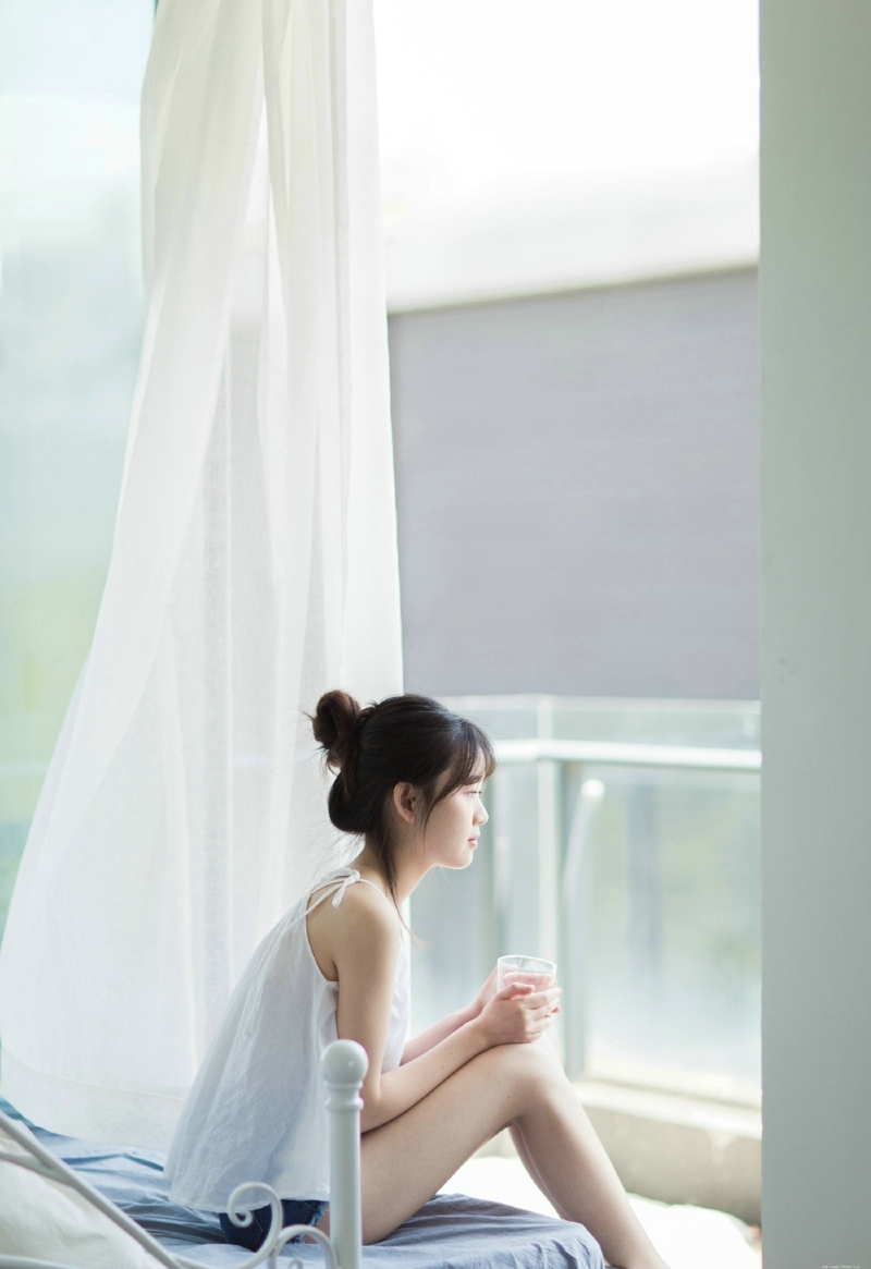 丸子头可爱元气少女晨起慵懒舒适时光