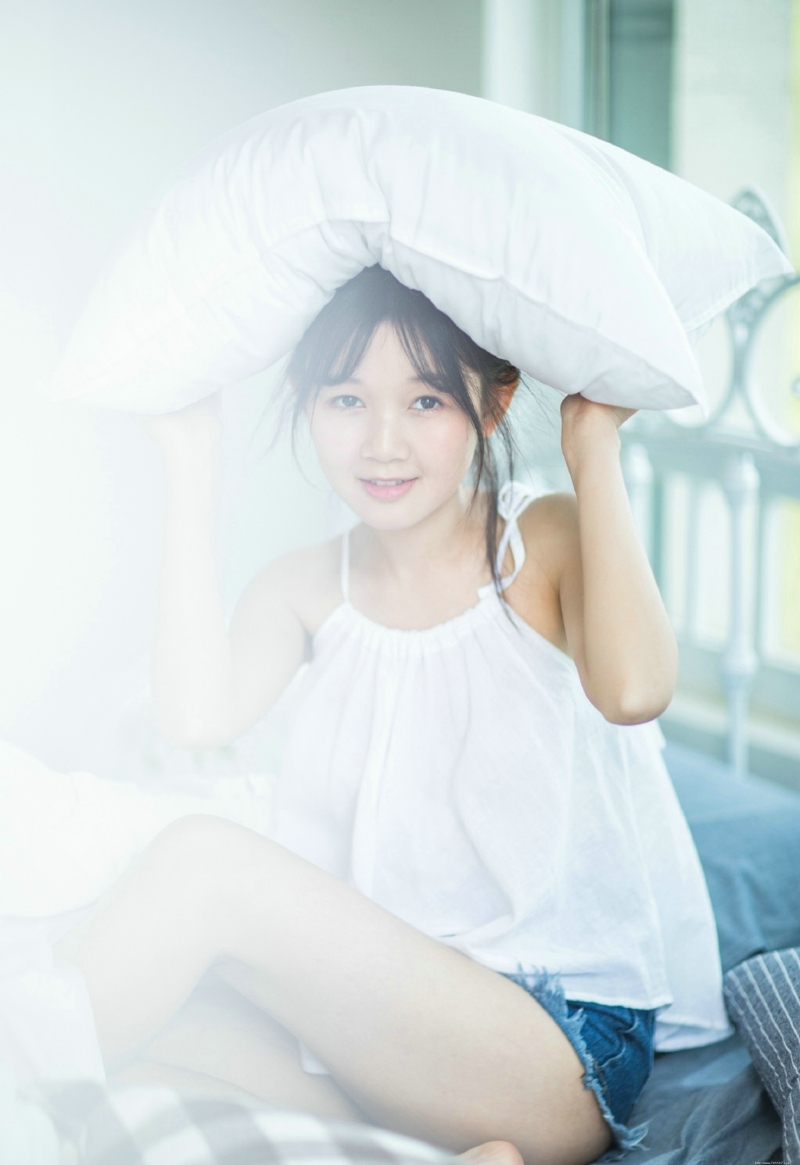 丸子头可爱元气少女晨起慵懒舒适时光