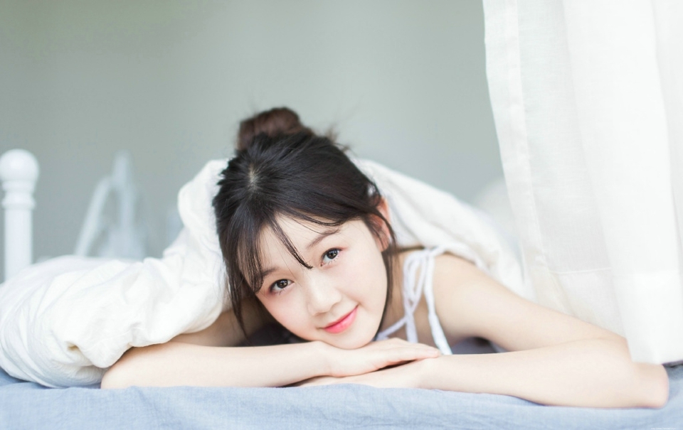 丸子头可爱元气少女晨起慵懒舒适时光