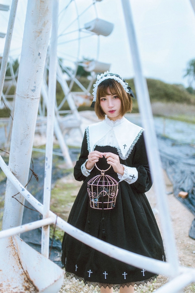 户外制服少女安静甜美吸睛写真