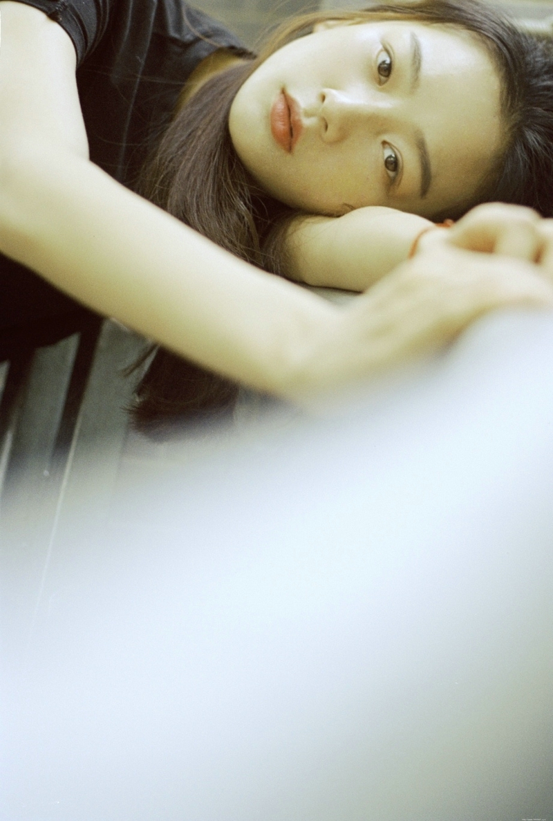 率性美女丸子头高颜值随性范写真