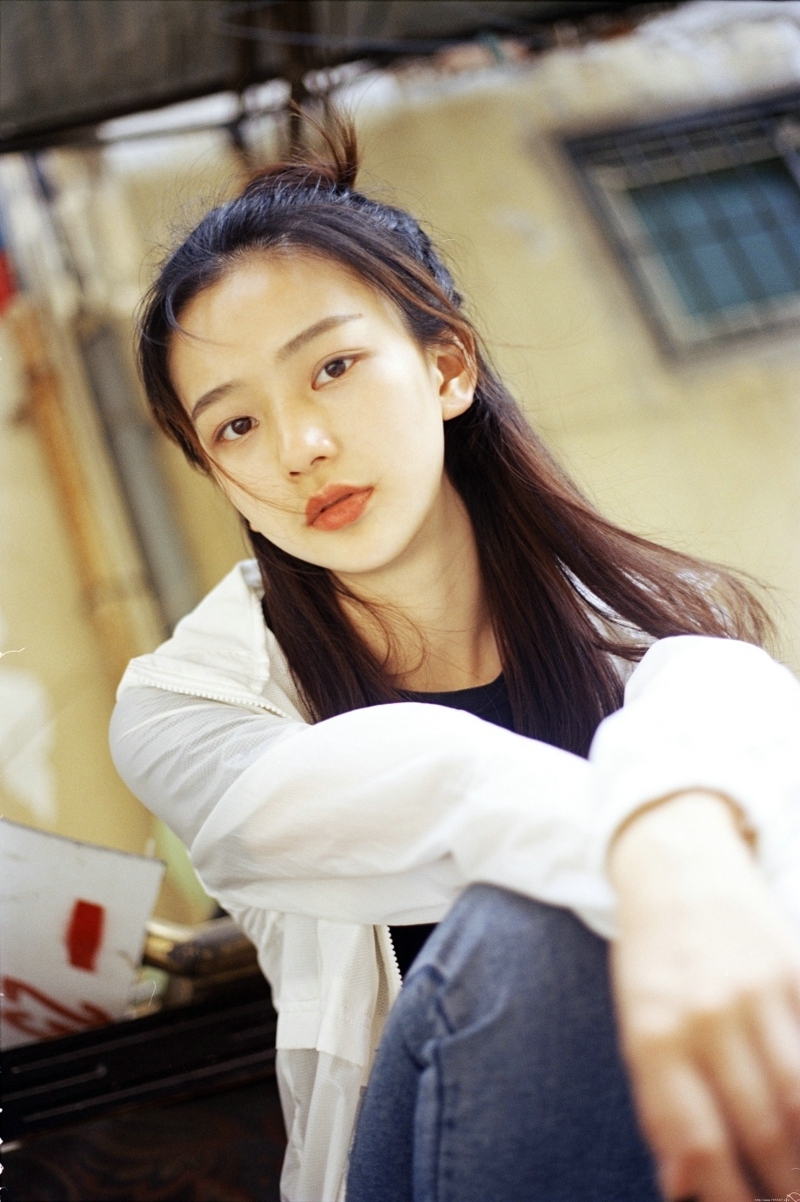 率性美女丸子头高颜值随性范写真