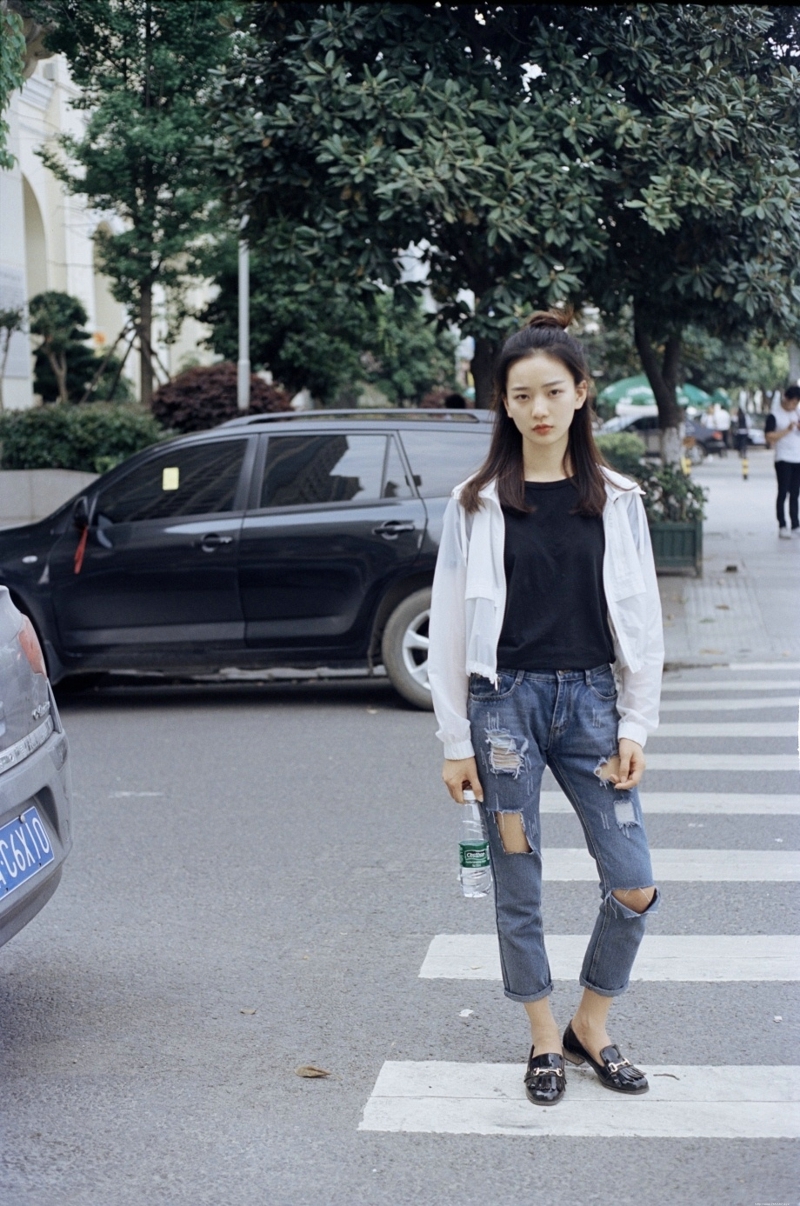 率性美女丸子头高颜值随性范写真