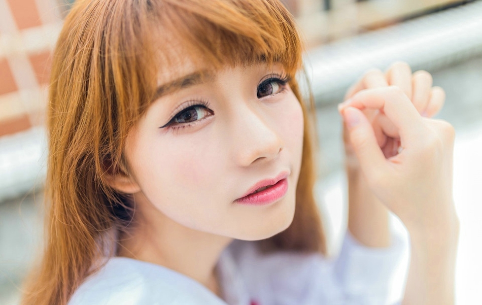 天台双眼皮学生妹超短裙你的微笑便是晴天