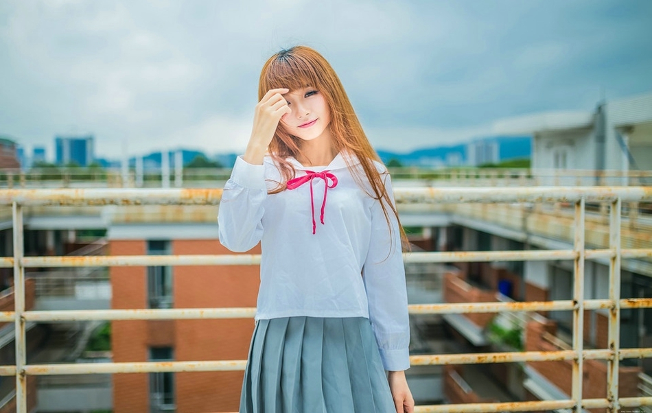 天台双眼皮学生妹超短裙你的微笑便是晴天