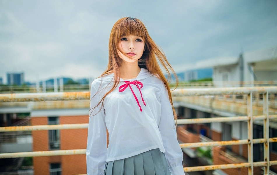 天台双眼皮学生妹超短裙你的微笑便是晴天