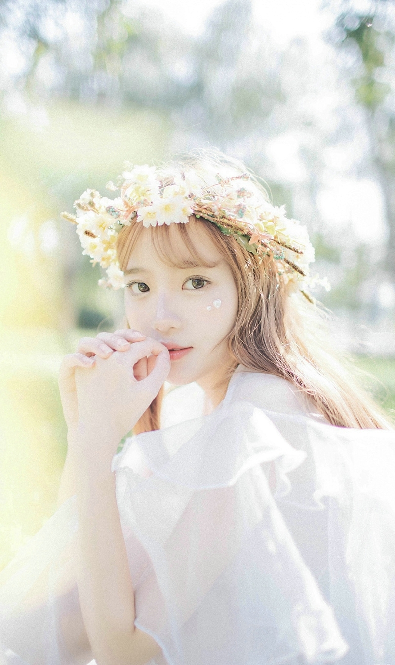 户外向日葵白裙少女温婉柔美写真