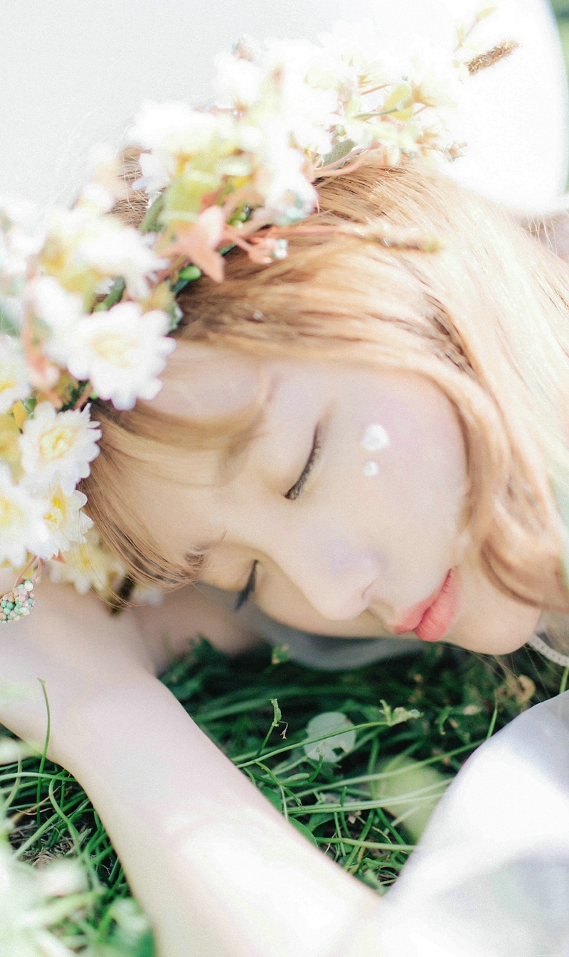 户外向日葵白裙少女温婉柔美写真