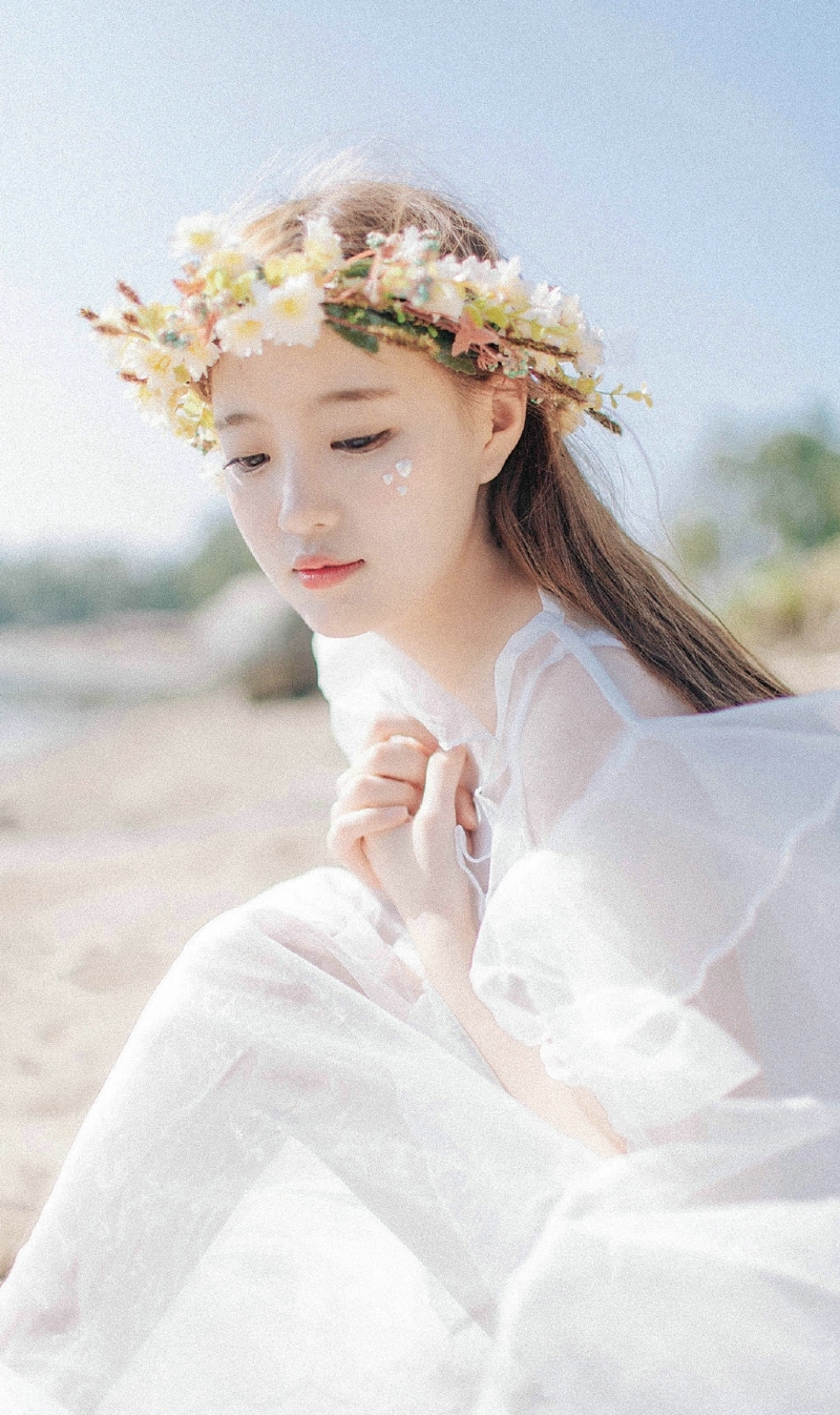 户外向日葵白裙少女温婉柔美写真