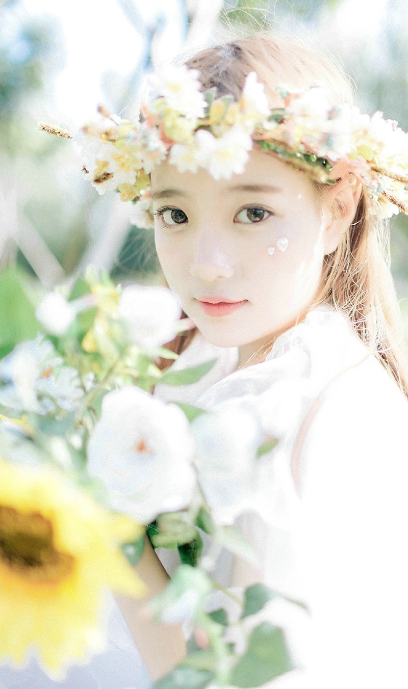 户外向日葵白裙少女温婉柔美写真
