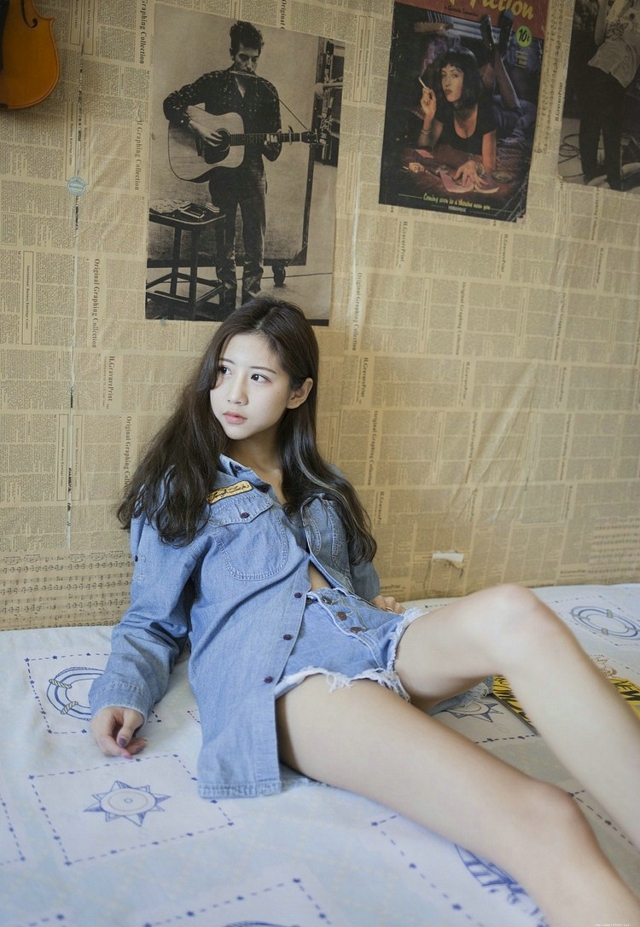 慵懒个性十足清纯甜美衬衫控少女温馨居家生活写真