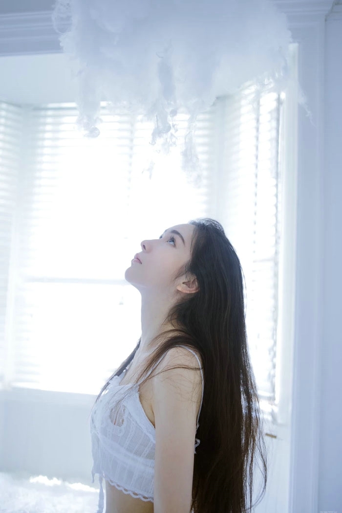 纯净私房内的蕾丝白皙肌肤少女魅人