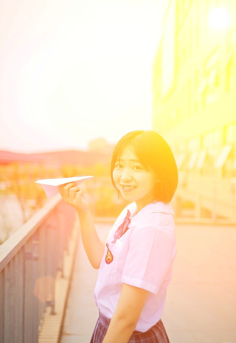 可爱校服圆脸少女清纯笑容可人