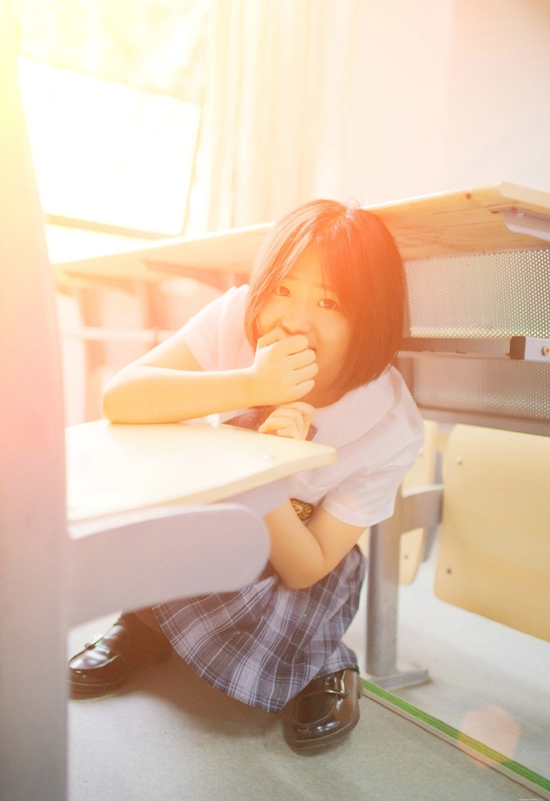 可爱校服圆脸少女清纯笑容可人