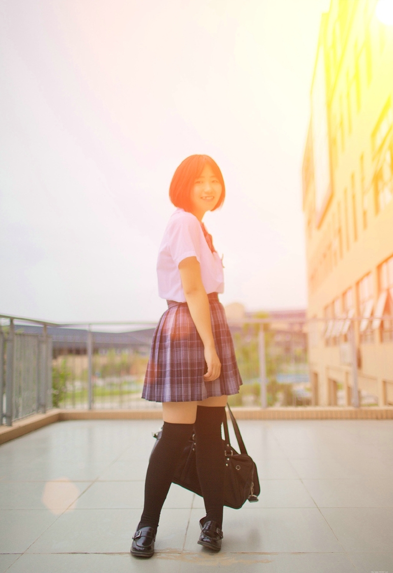 可爱校服圆脸少女清纯笑容可人