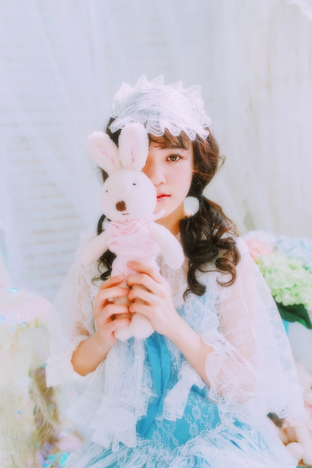 朦胧甜味少女一袭白纱裙宛若天仙清丽脱俗