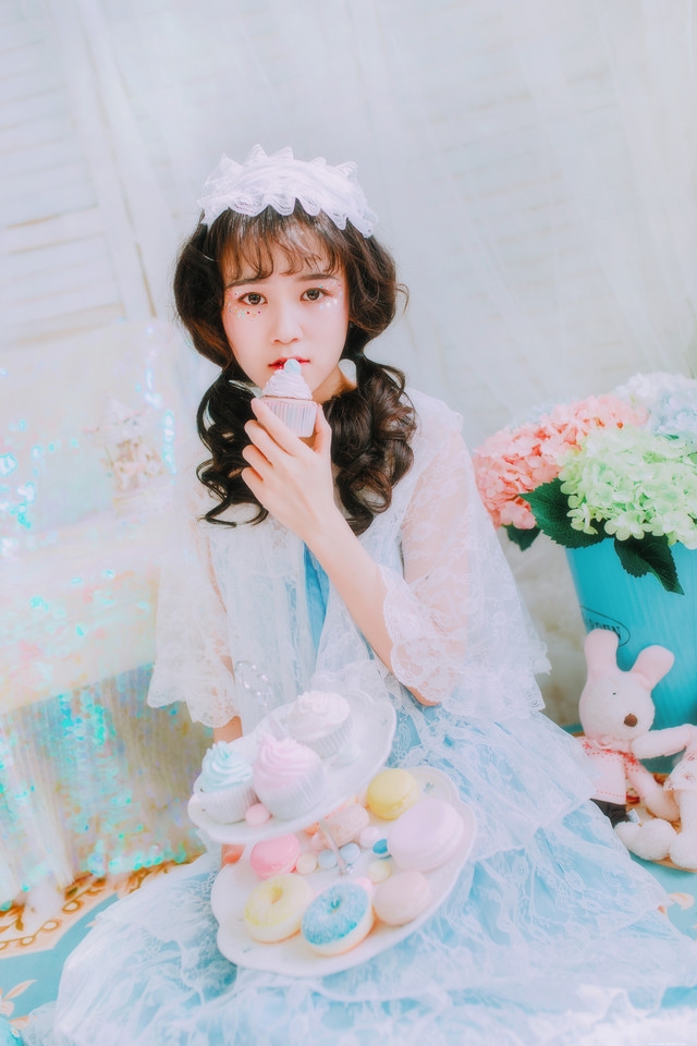 朦胧甜味少女一袭白纱裙宛若天仙清丽脱俗