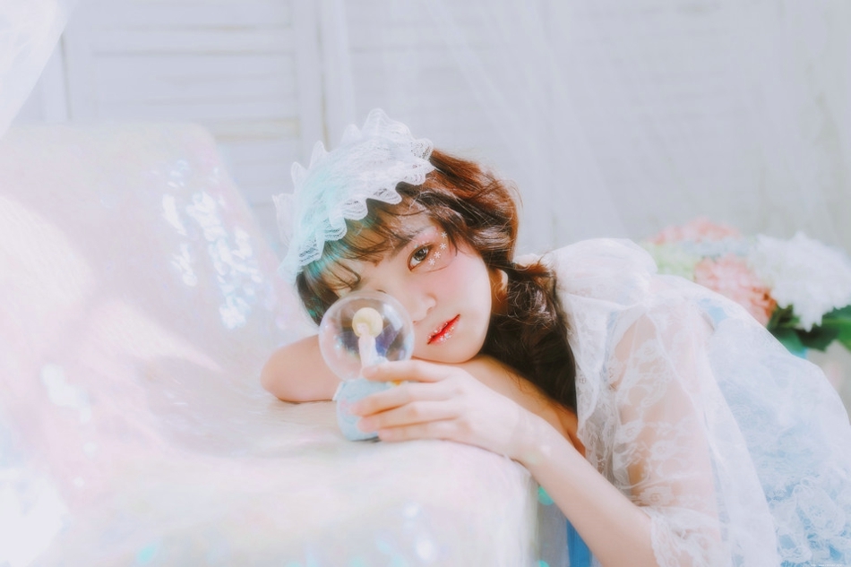 朦胧甜味少女一袭白纱裙宛若天仙清丽脱俗