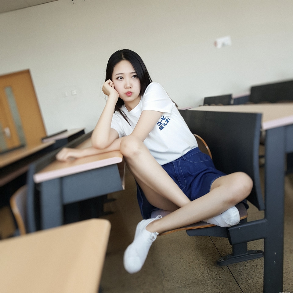 超级性感美女白皙美腿诱惑写真摄影图片