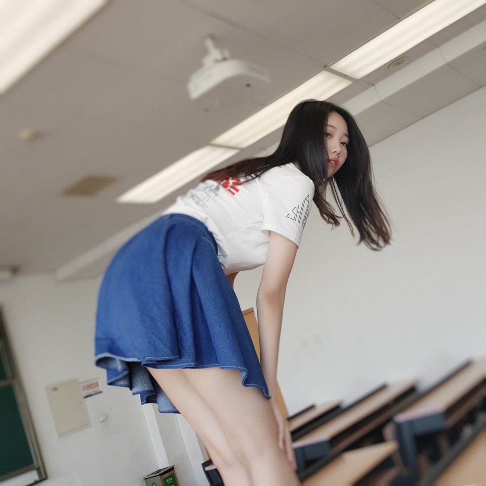 超级性感美女白皙美腿诱惑写真摄影图片