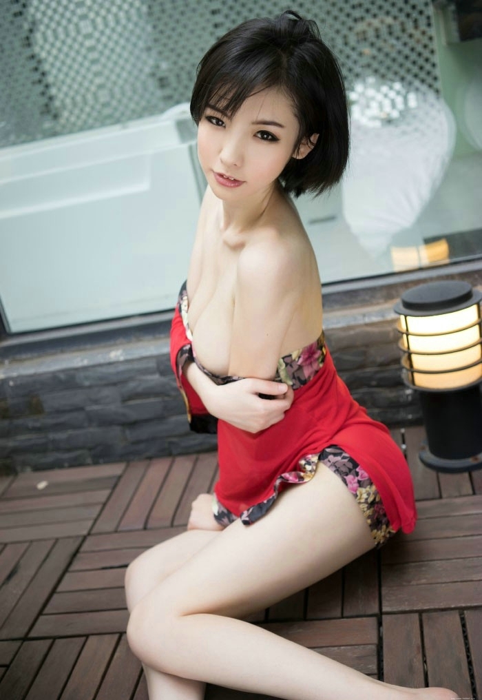 性感白嫩美腿美女佳妮诱惑写真勾人图片