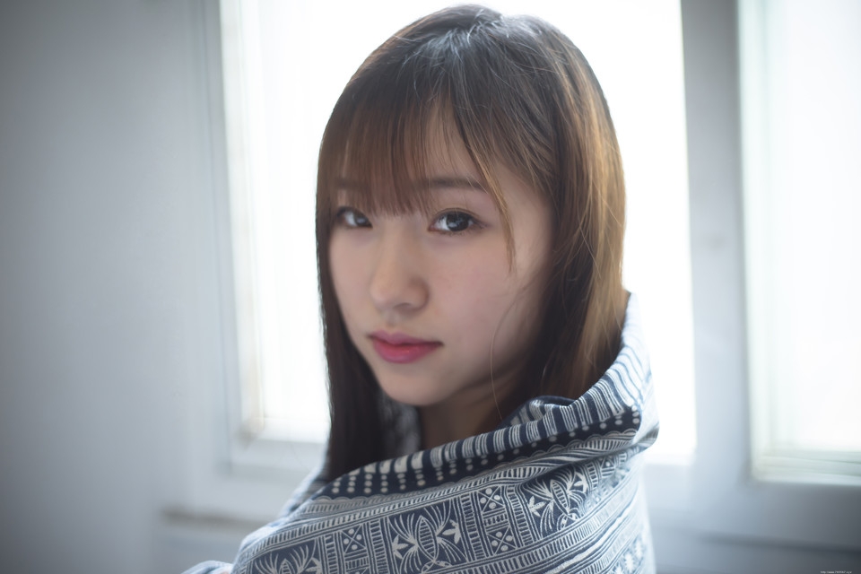 性感大胸美女高叉泳装艺术写真摄影图