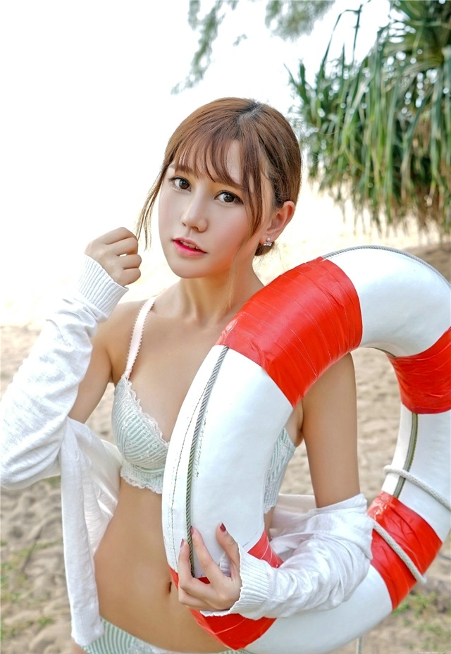 爆乳女优美白嫩肤大胆诱惑婐体写真图片