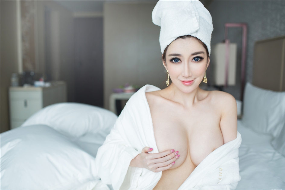 性感美胸校花诱惑迷人艺术写真摄影图片