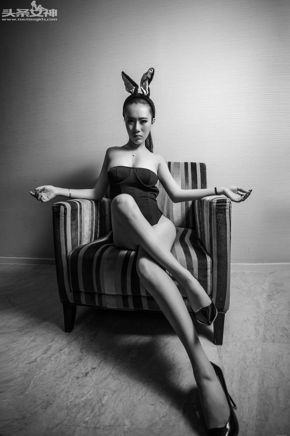 丰臀巨乳嫩模绮儿性感女人写真照图片