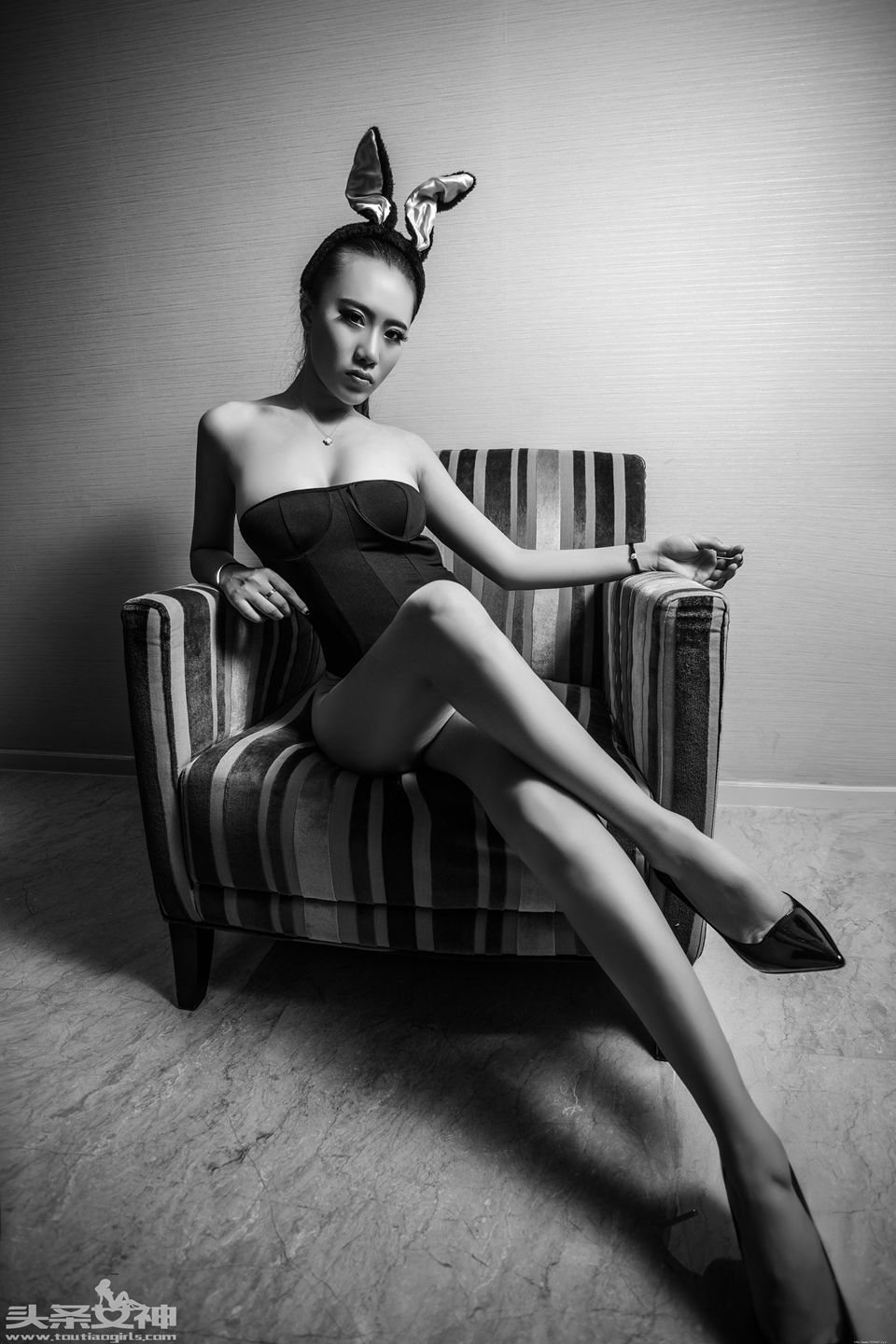 丰臀巨乳嫩模绮儿性感女人写真照图片