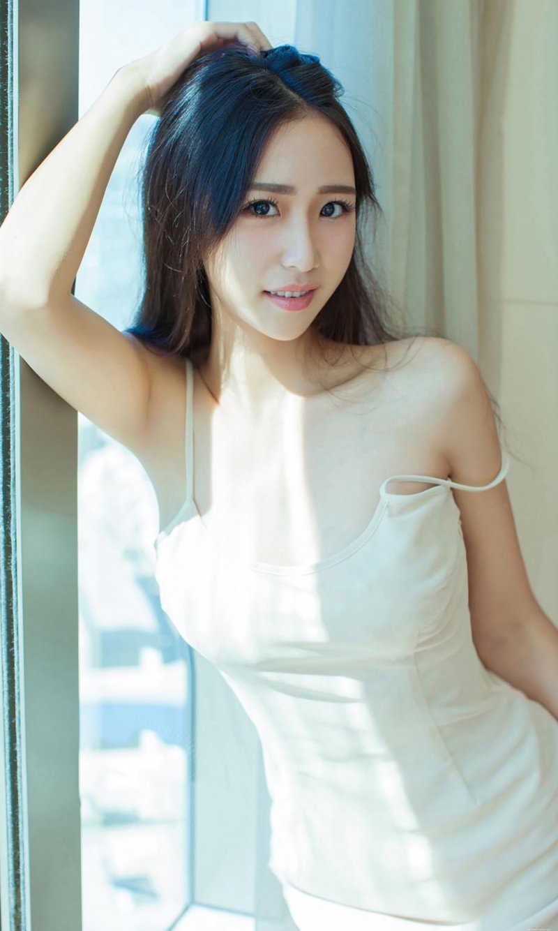 性感美胸美女张辛苑绝对诱惑私房照