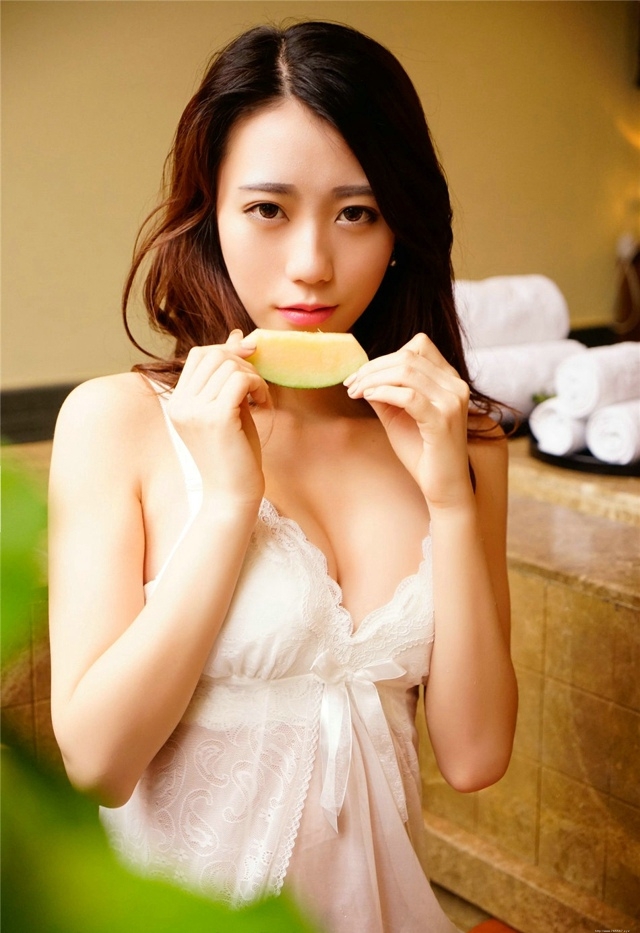 性感诱惑女神啪啪啪姿势大胆迷人写真摄影图