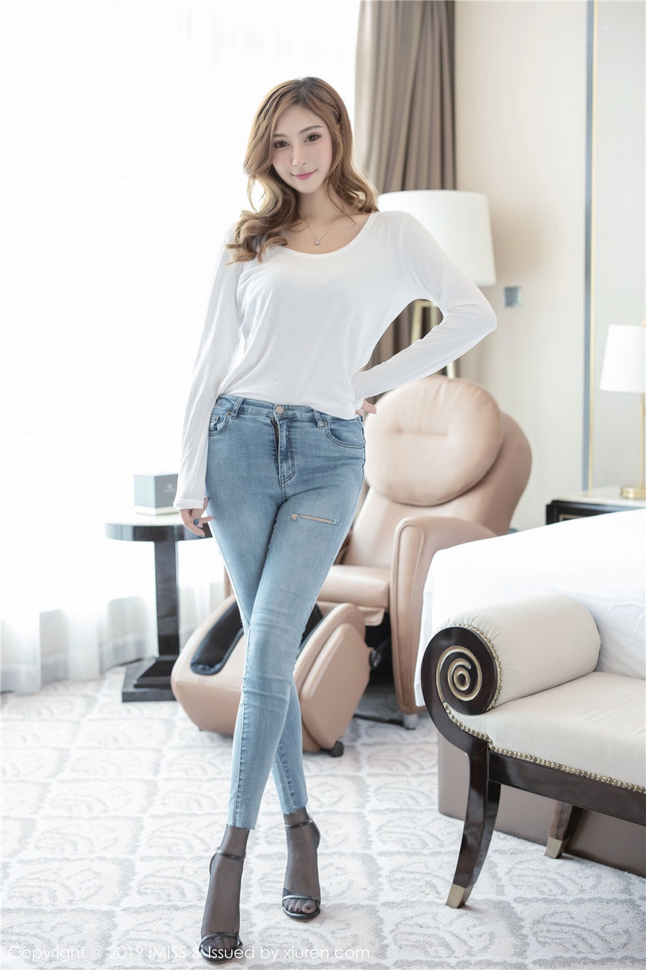 丰满少妇Lavinia诱惑内衣性感写真