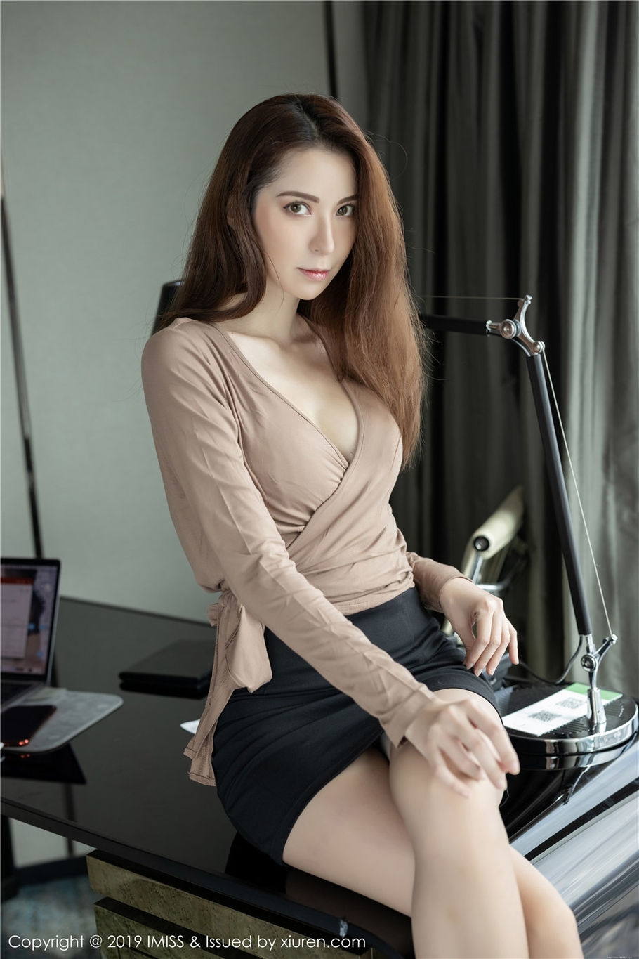 长腿秘书carry丝袜美腿诱惑私拍图片