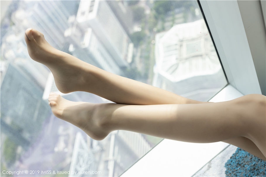 长腿秘书carry丝袜美腿诱惑私拍图片