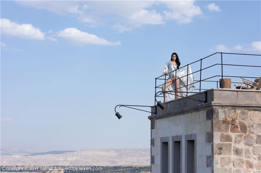 旗袍美女穆菲菲翘臀美腿妖艳写真