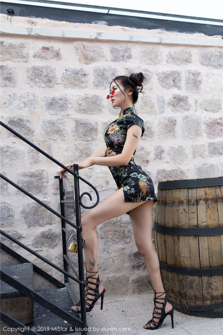 旗袍美女穆菲菲翘臀美腿妖艳写真