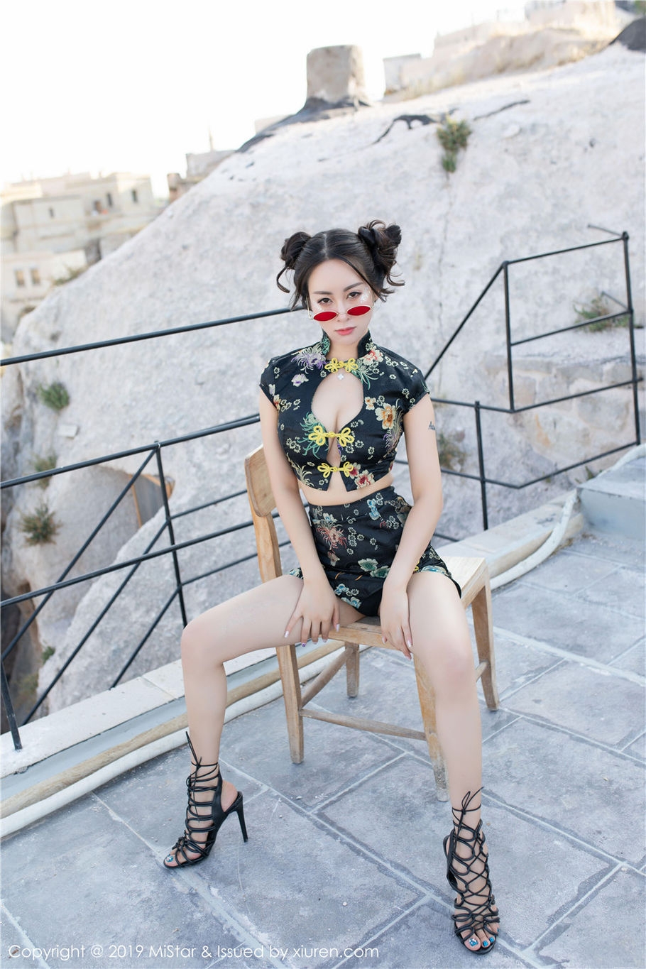 旗袍美女穆菲菲翘臀美腿妖艳写真