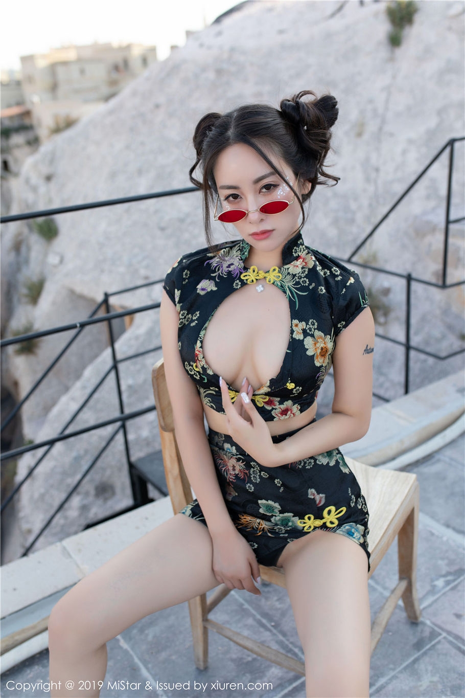 旗袍美女穆菲菲翘臀美腿妖艳写真