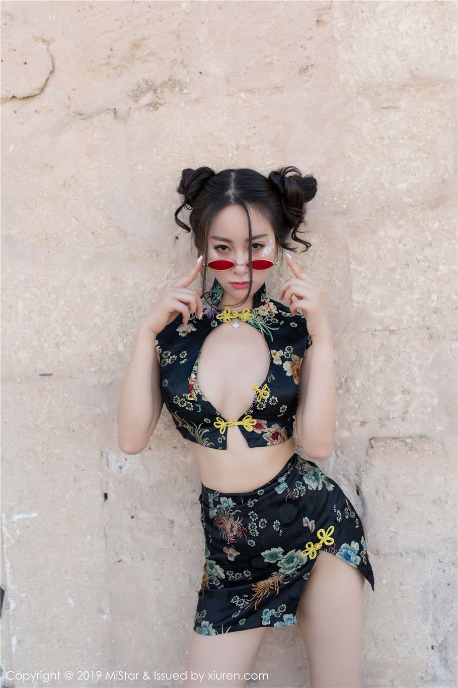 旗袍美女穆菲菲翘臀美腿妖艳写真