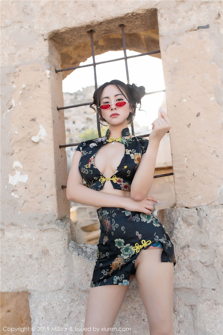 旗袍美女穆菲菲翘臀美腿妖艳写真