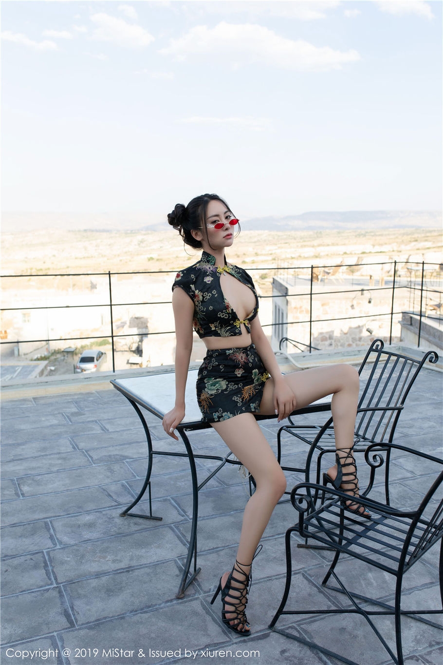 旗袍美女穆菲菲翘臀美腿妖艳写真