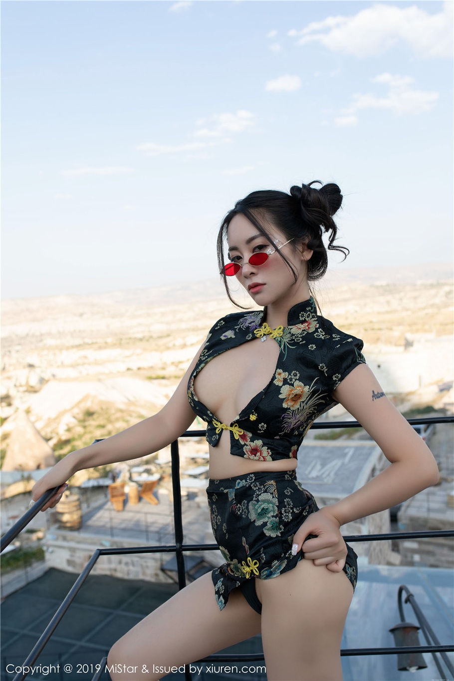 旗袍美女穆菲菲翘臀美腿妖艳写真