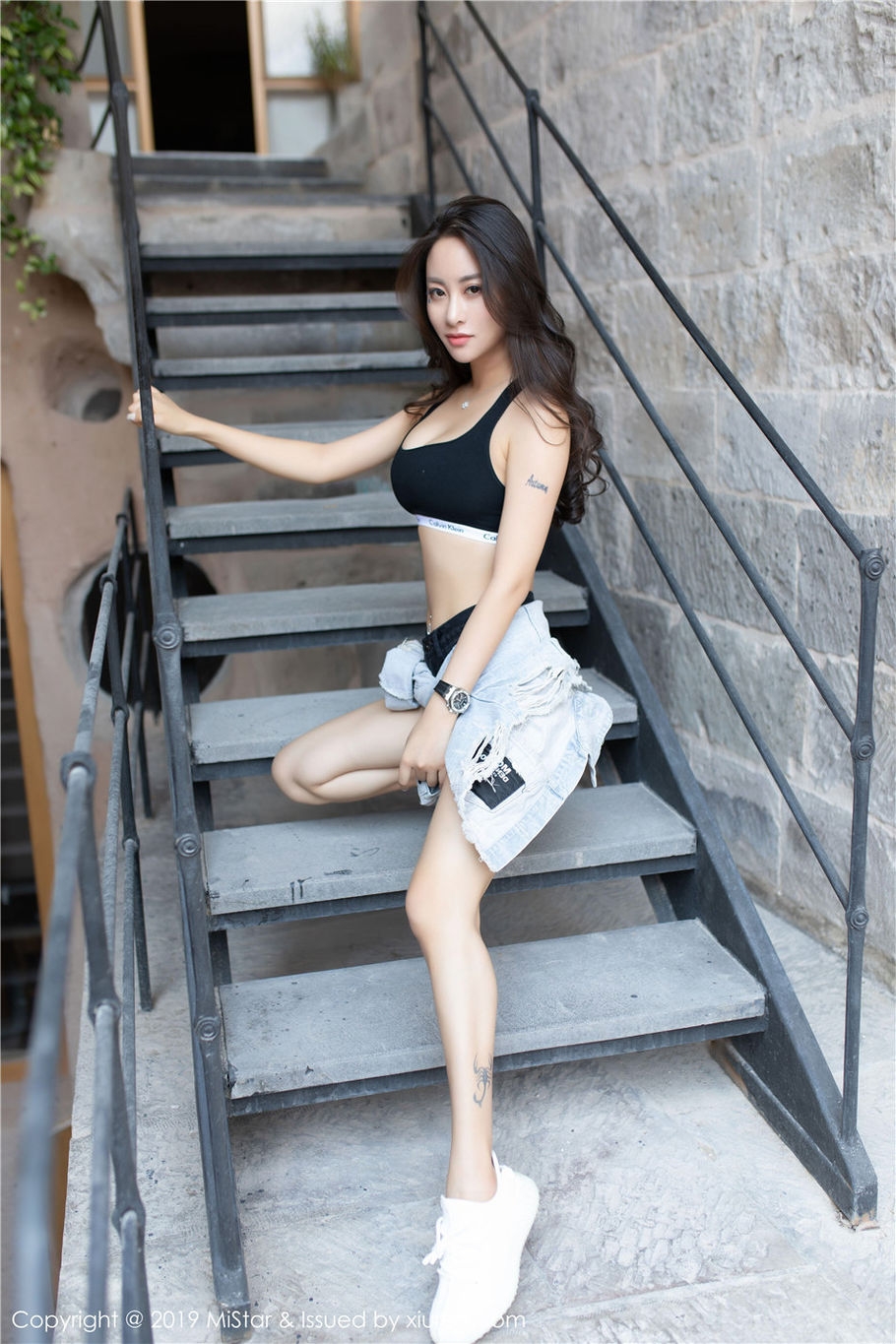 旗袍美女穆菲菲翘臀美腿妖艳写真