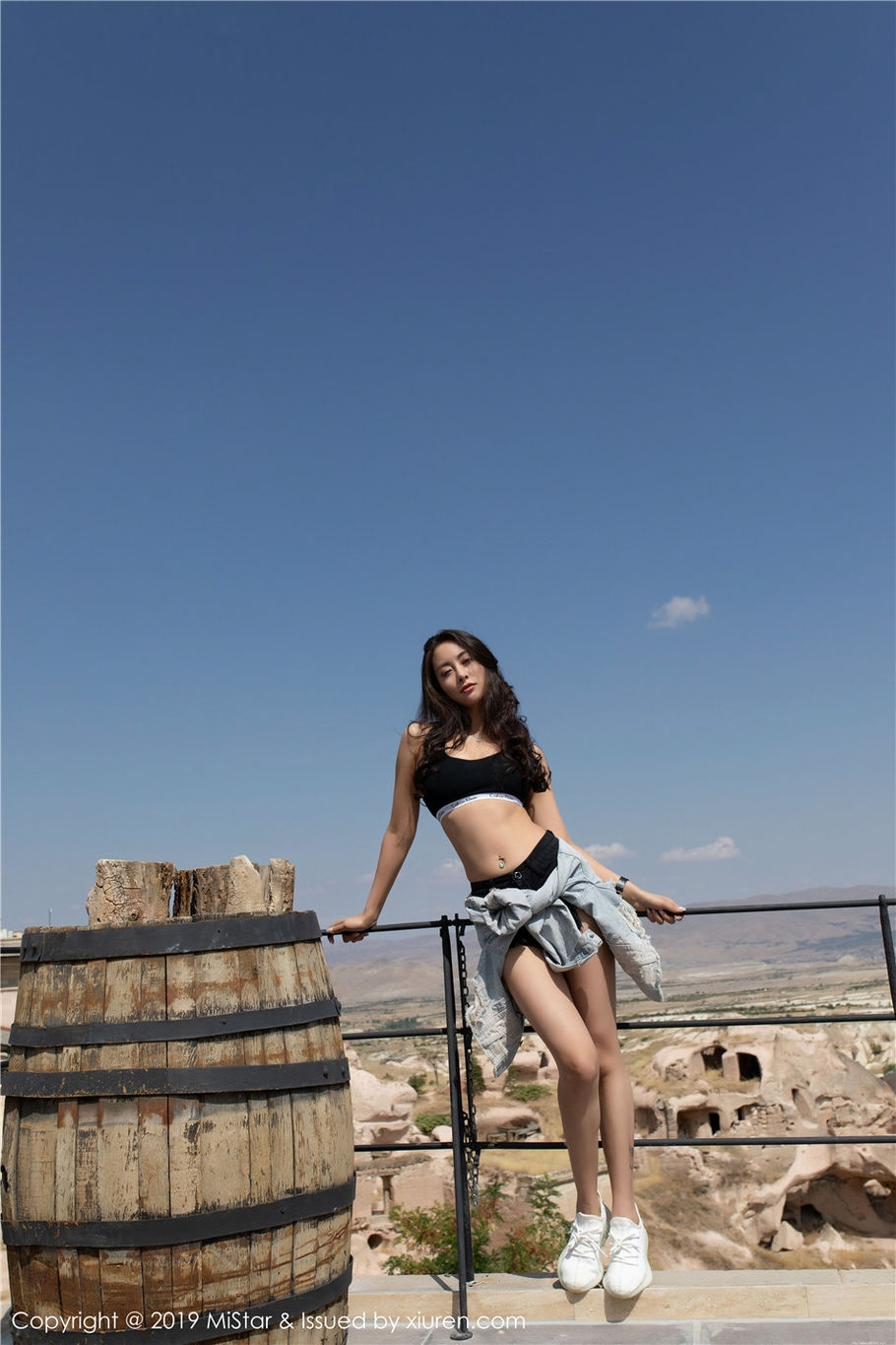 旗袍美女穆菲菲翘臀美腿妖艳写真