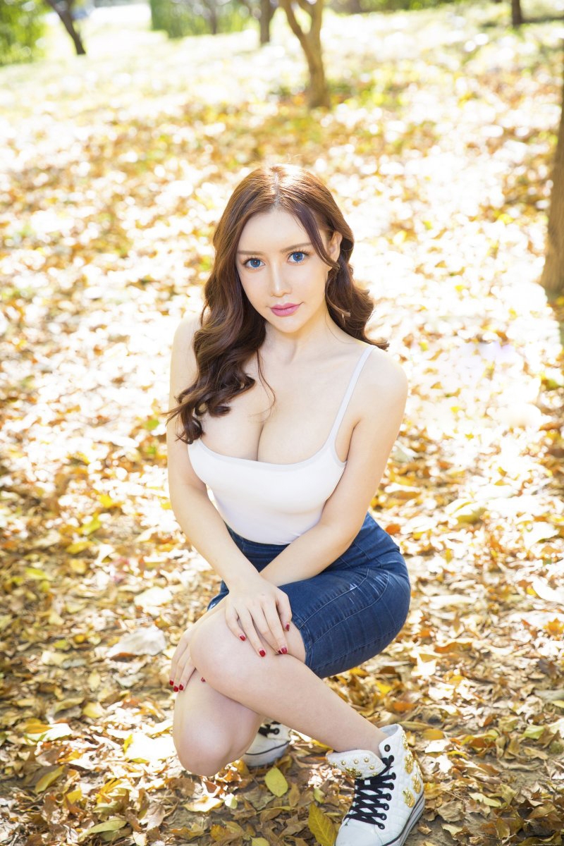 性感美腿美女陈宝拉野外包臀半身裙诱惑写真摄影图