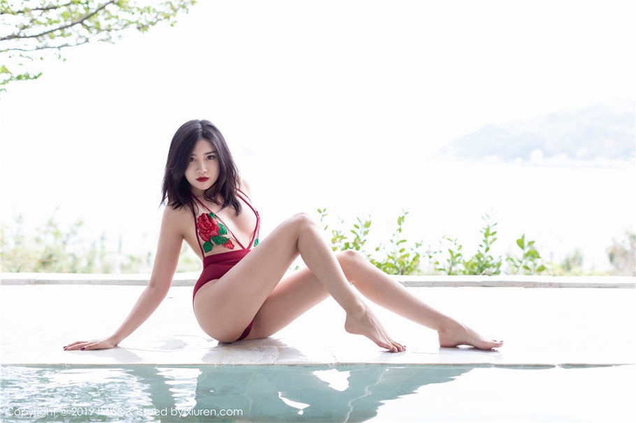 冷艳美女许诺Sabrina性感泳装诱惑写真集